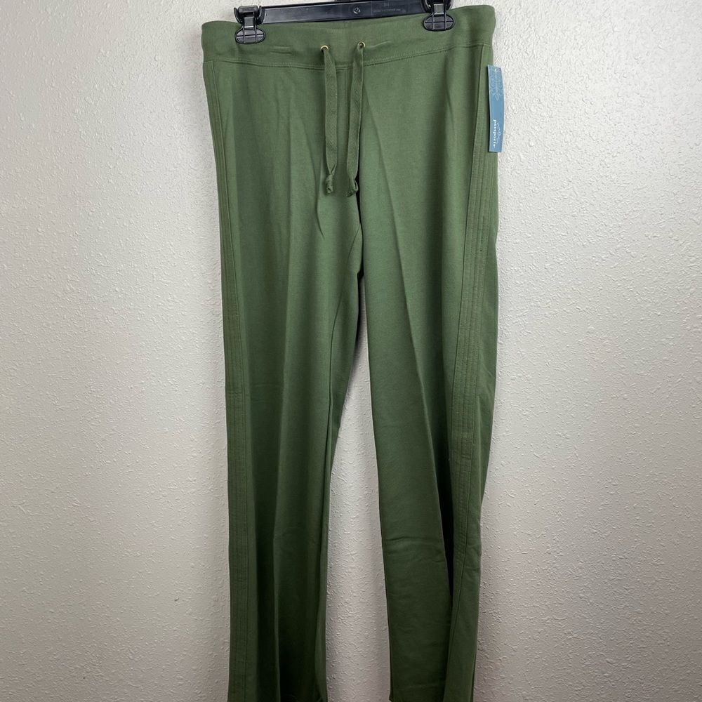 NWT Passports Green Sweatpants Size M